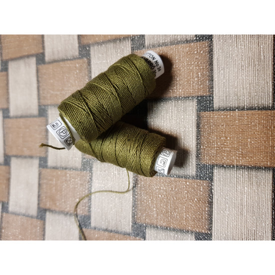 Khaki gomblyukvarró cérna 30m