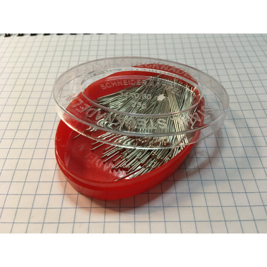 Acél gombostűk műanyag dobozban. 34mm 0.6mm